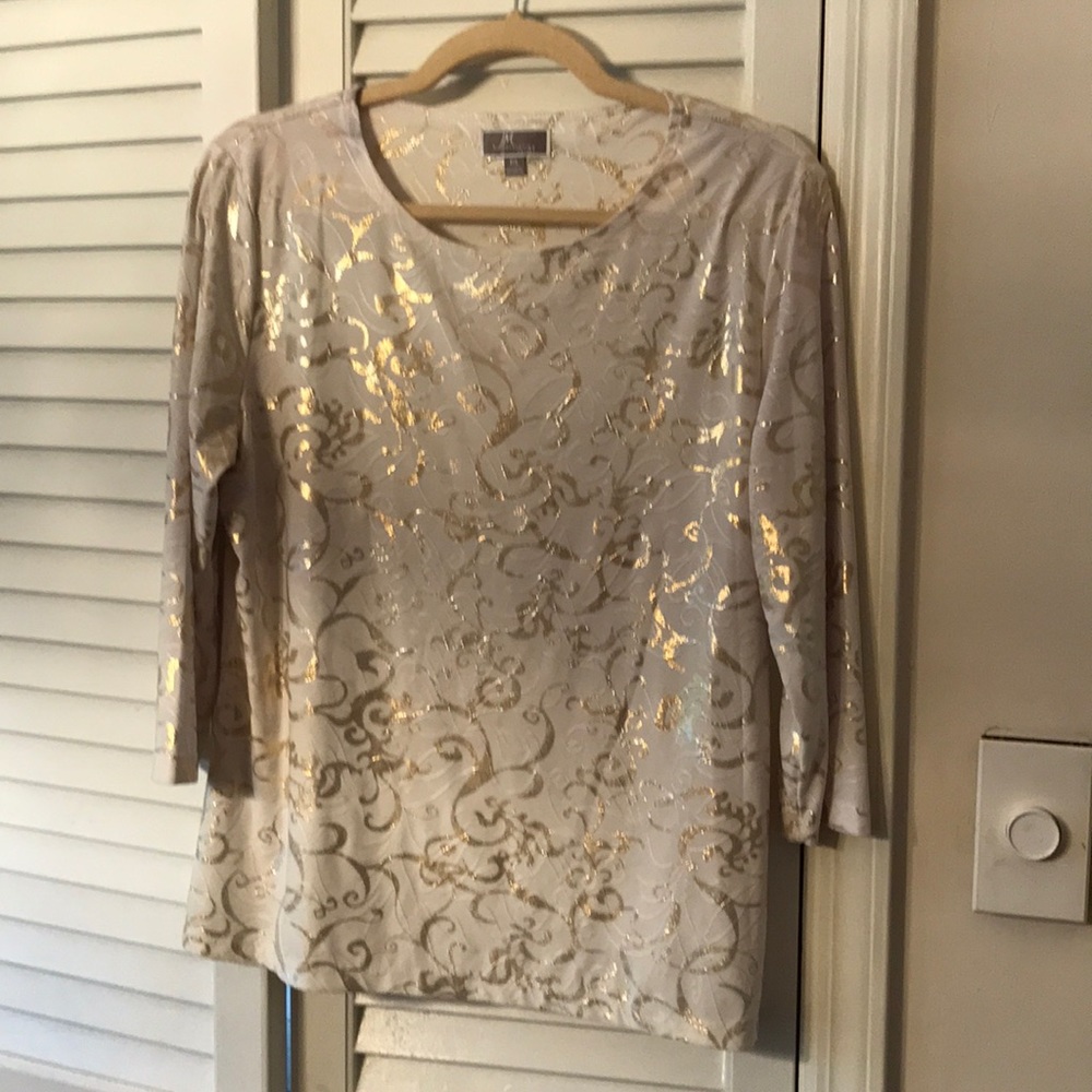 Blouse with gold design.